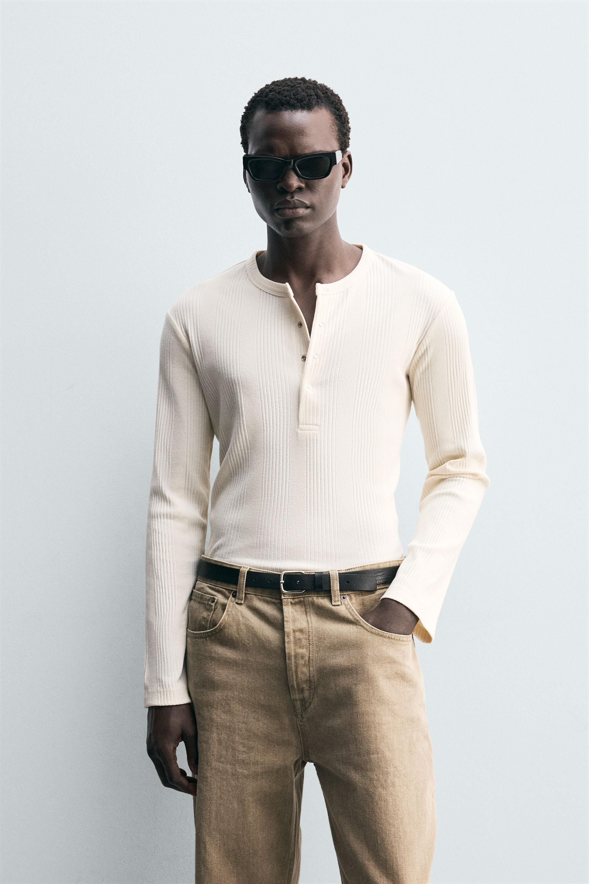 TEXTURED HENLEY COLLAR T-SHIRT